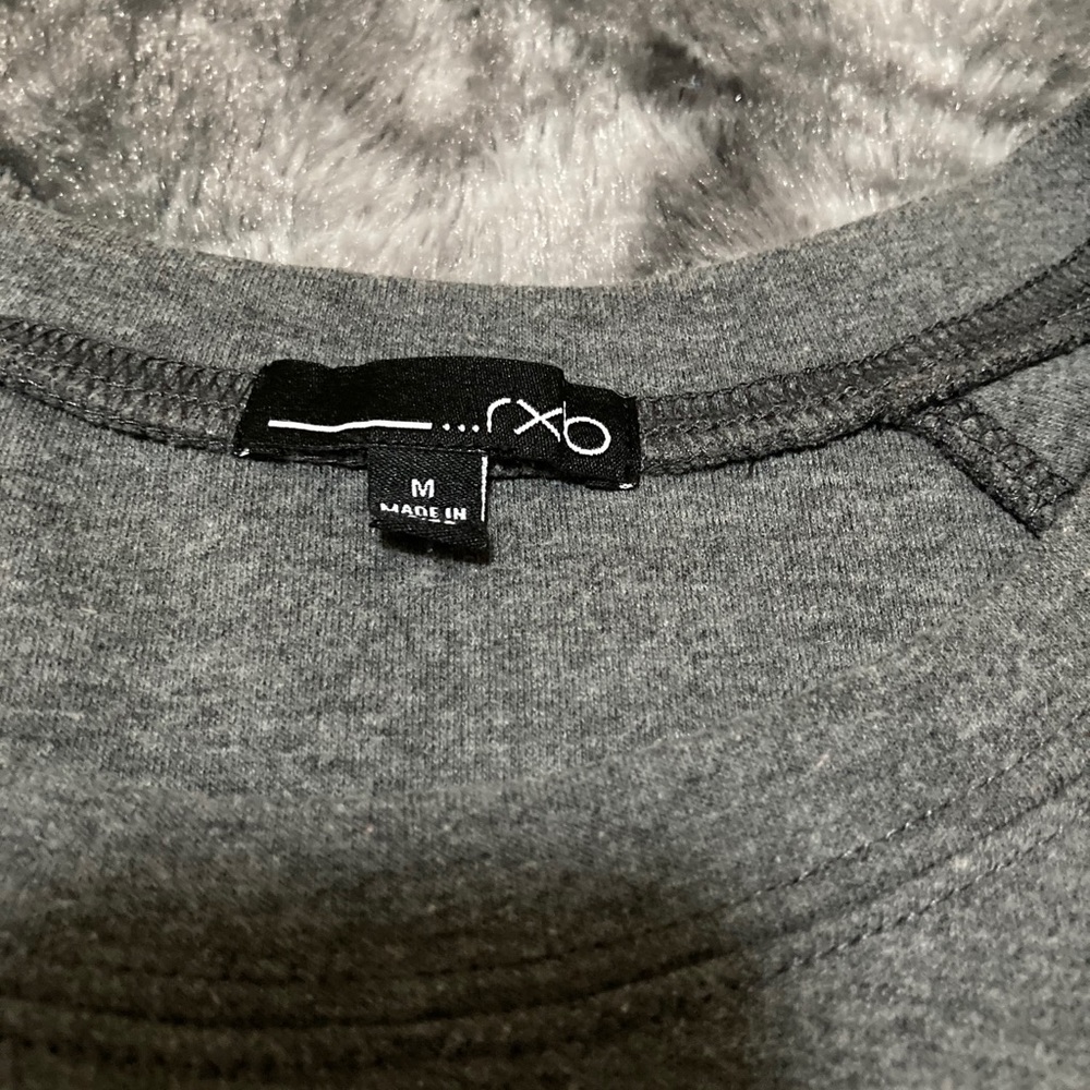 Sweater - Picture 3 of 4